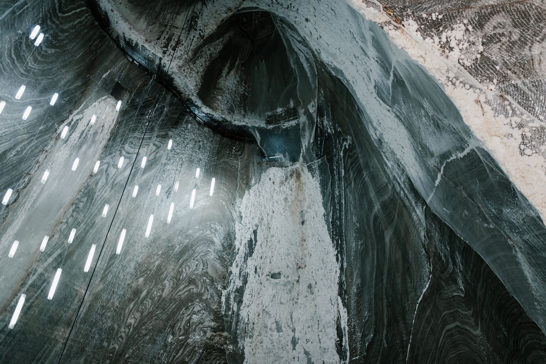 Pompage inondation cave équipe à Cergy